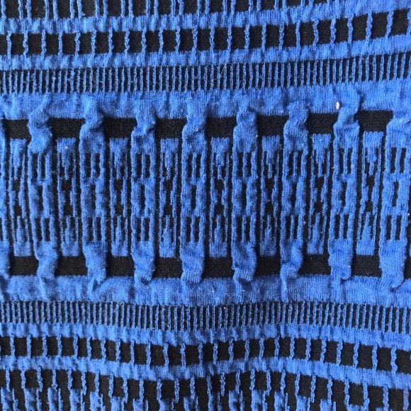 Revolve Sanctuary Blue Geo Crop Shell - Picture 8 of 8